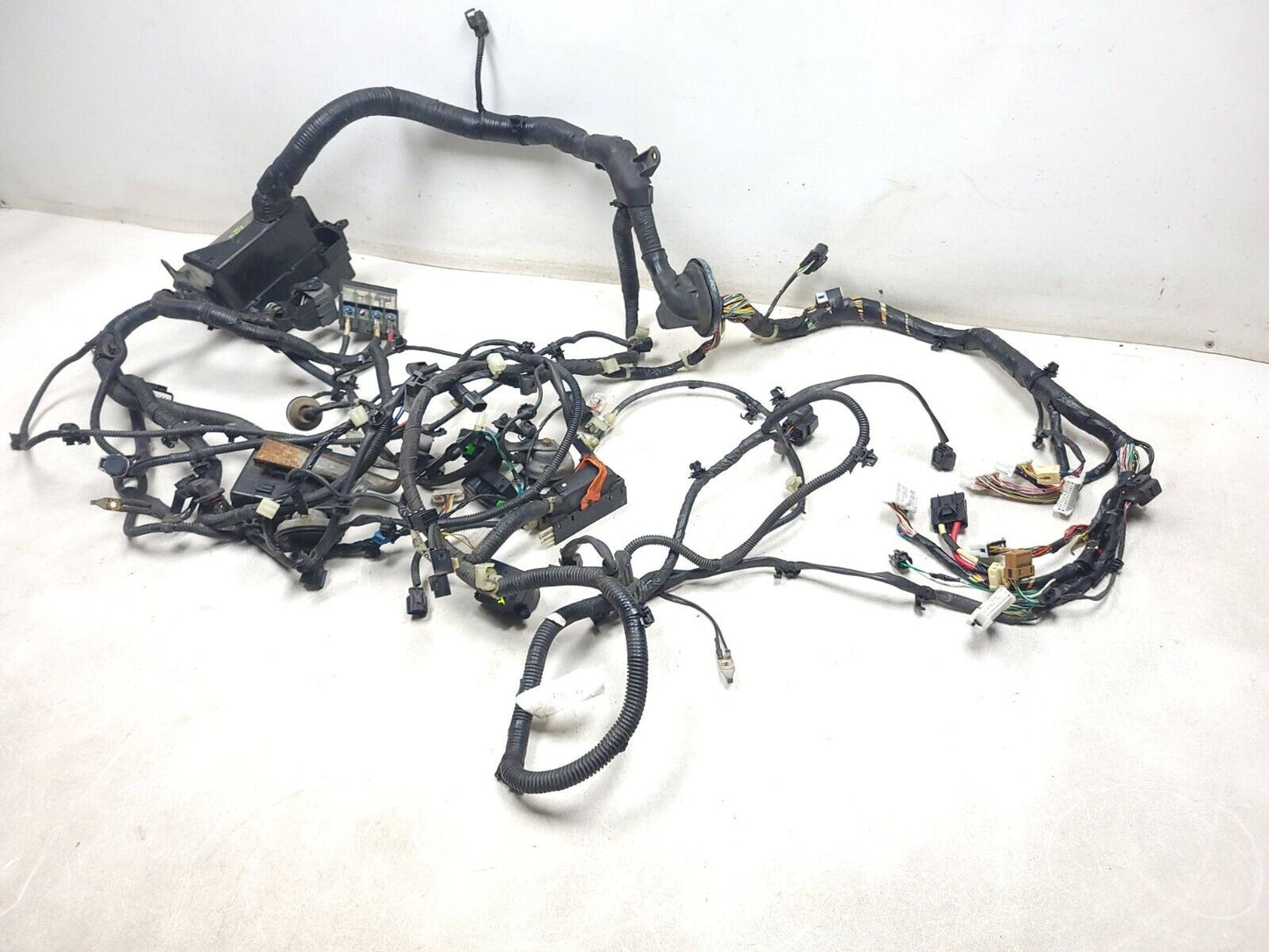 2009 Mitsubishi Outlander Engine Wire Harness W/ Fuse Box 3.0l AWD OEM