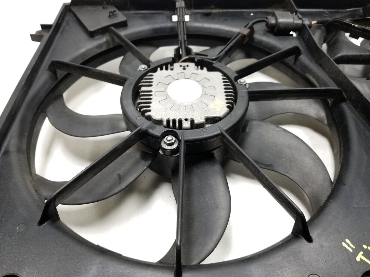 2009 - 2018 Volkswagen Tiguan Radiator Cooling Fan W/ Shroud 2.0l OEM