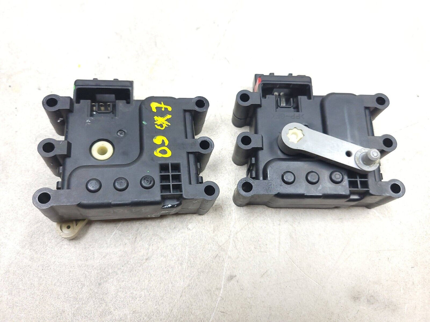 2007 - 2009 Mazda Cx-7 HVAC Flap Door Vent Actuator Motor 2pcs OEM