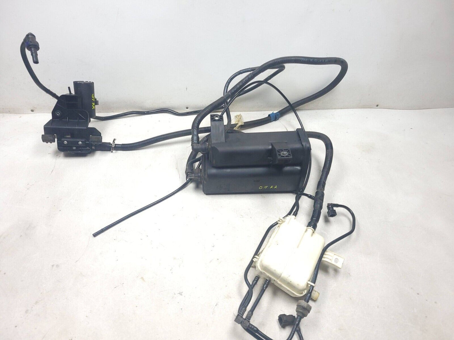 2006-2009 Range Rover Fuel Vapor Canister 4.2l OEM