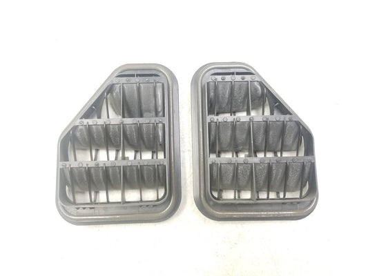 09 - 11 Volkswagen Tiguan Quarter Panel Pressure Vent Pair OEM