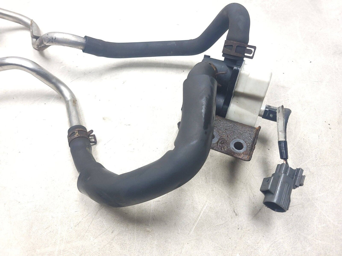 2007 - 2009 Mazda Cx-7 Fuel Vapor Evap Canister  OEM