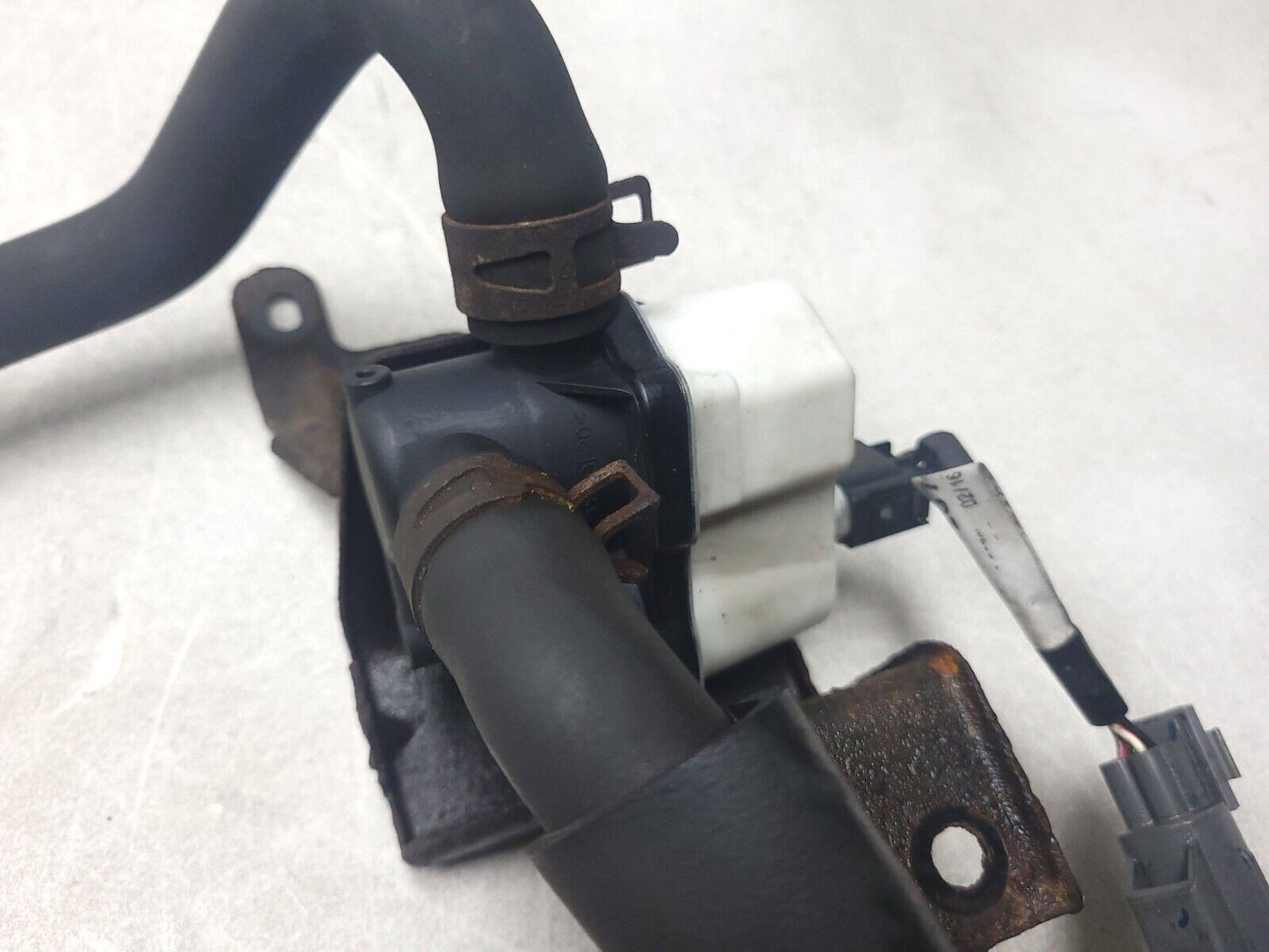 2007 - 2009 Mazda Cx-7 Fuel Vapor Evap Canister  OEM