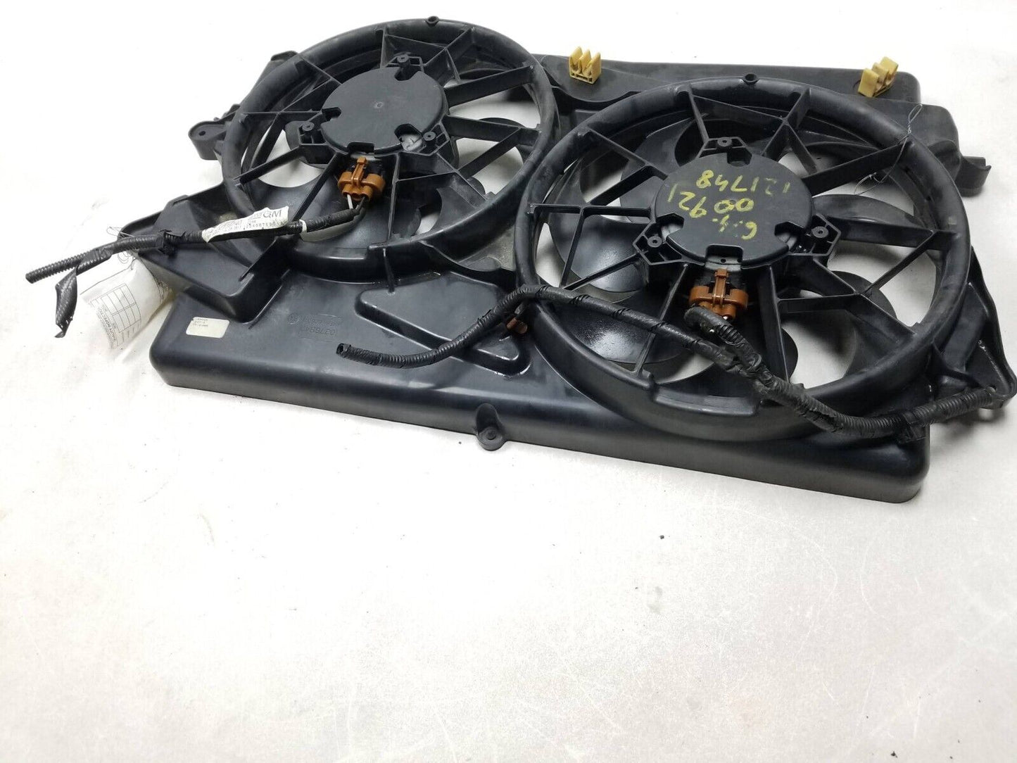 2005 Chevrolet Equinox Radiator Cooling Fan W/ Shroud OEM