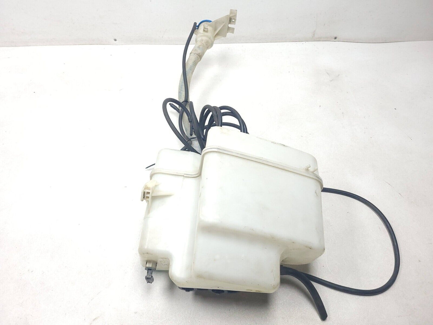 2006-2009 Range Rover Windshield Washer Fluid Reservoir   OEM