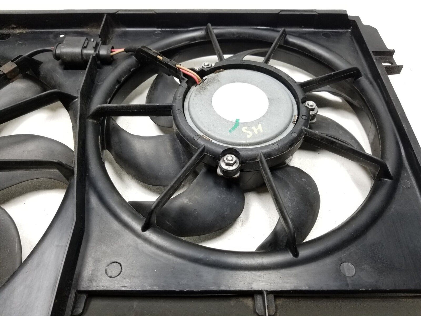 2009 - 2018 Volkswagen Tiguan Radiator Cooling Fan W/ Shroud 2.0l OEM