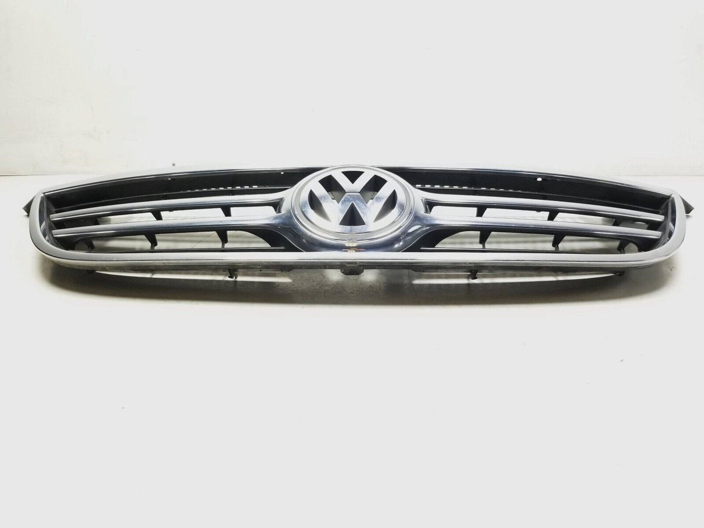 09 - 11 Volkswagen Tiguan Front Bumper Grille Upper OEM