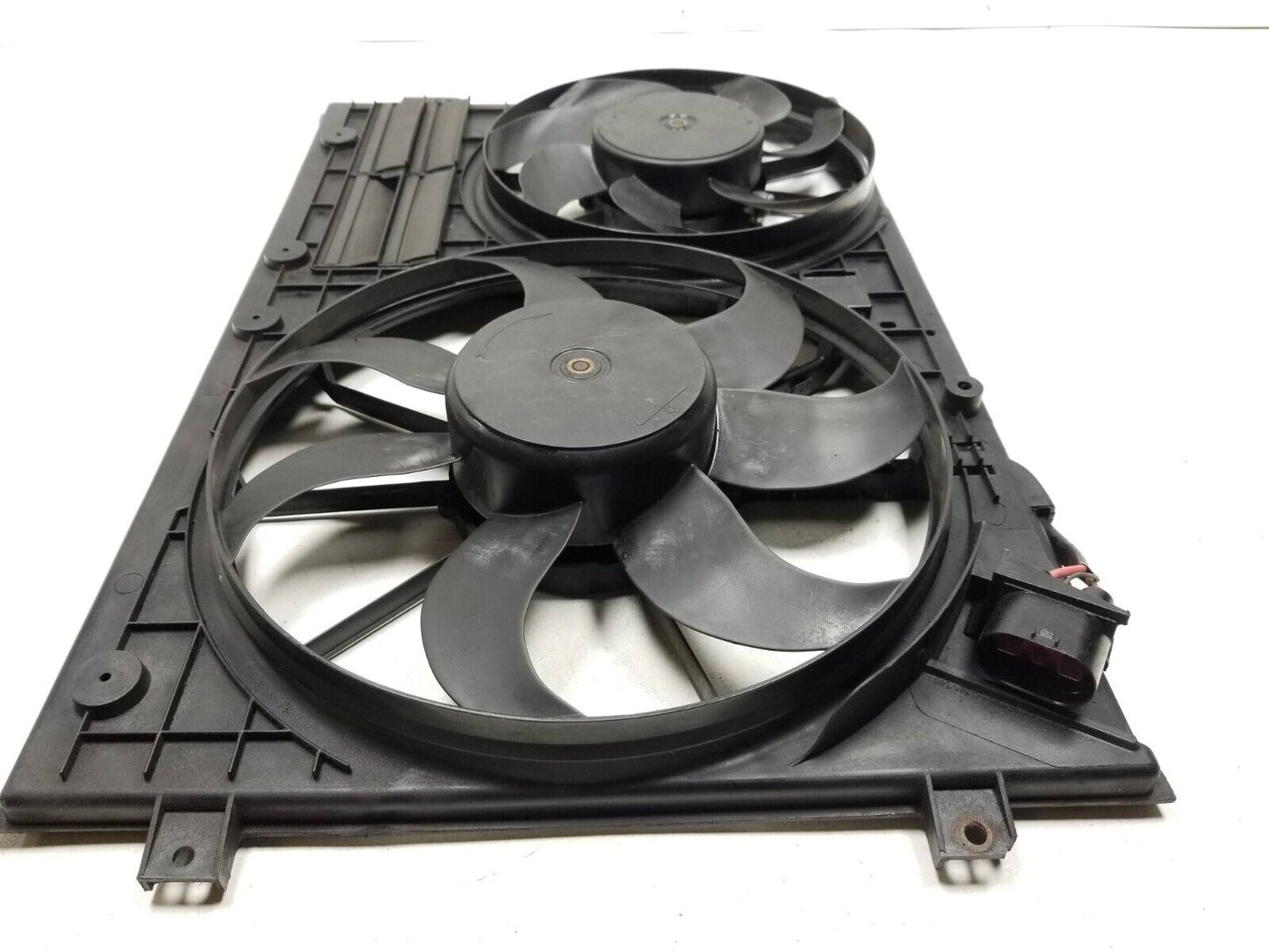 2009 - 2018 Volkswagen Tiguan Radiator Cooling Fan W/ Shroud 2.0l OEM