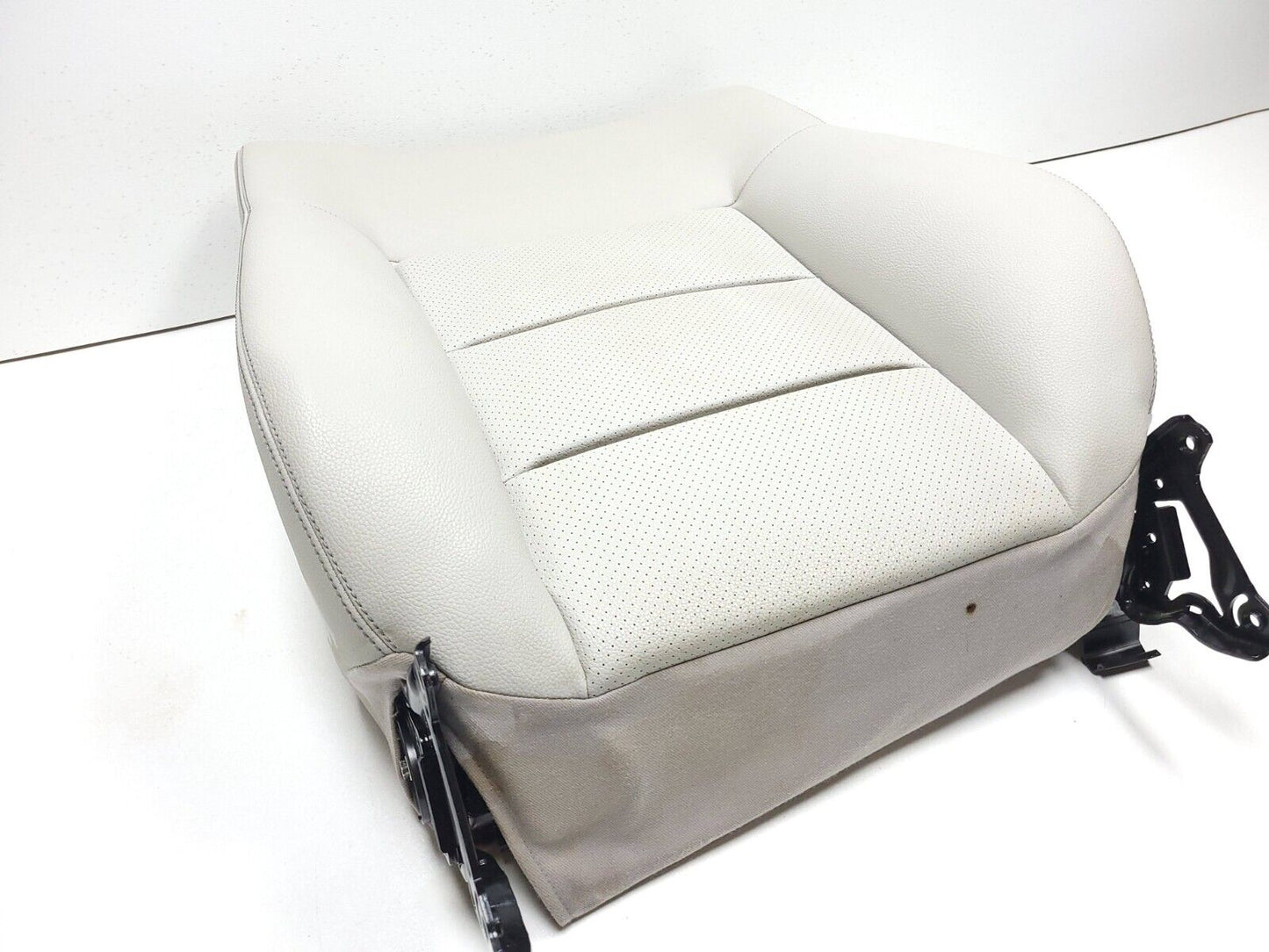 11 - 16 Mercedes E350 W212 Front Passenger Seat Upper Cushion OEM
