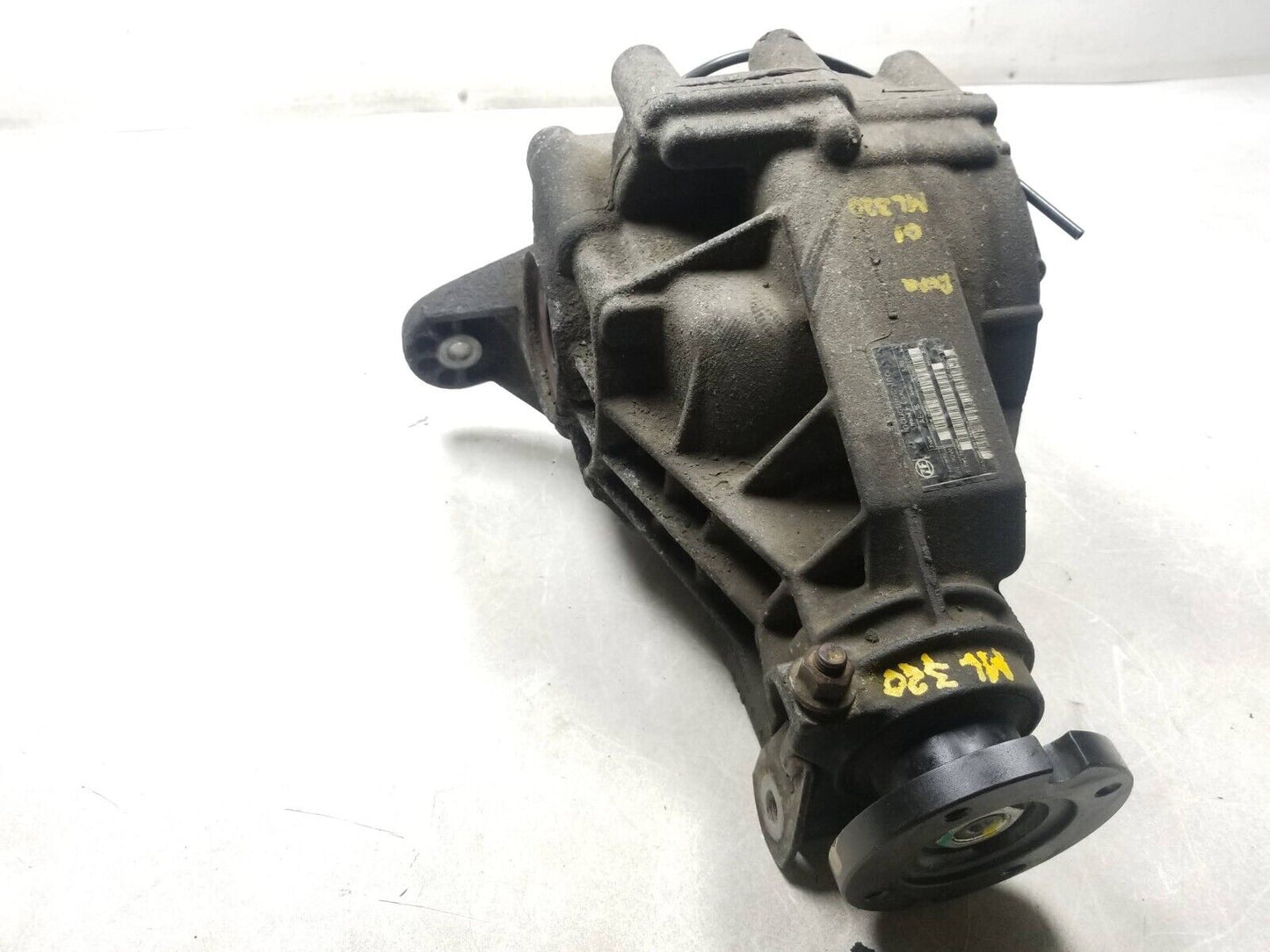 1998 - 2005 Mercedes Ml320 Rear Differential Carrier 3.70 Ratio OEM