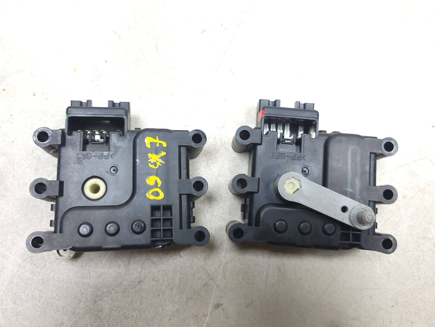 2007 - 2009 Mazda Cx-7 HVAC Flap Door Vent Actuator Motor 2pcs OEM