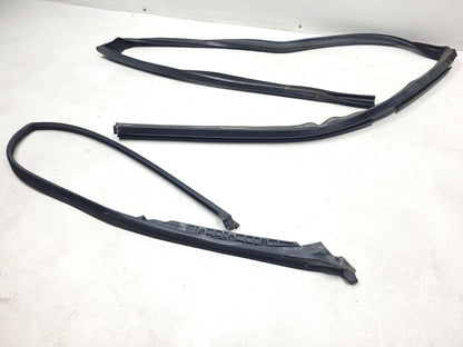 2006-2009 Range Rover Front Door Molding & Weatherstrip Seal Passenger Right OEM