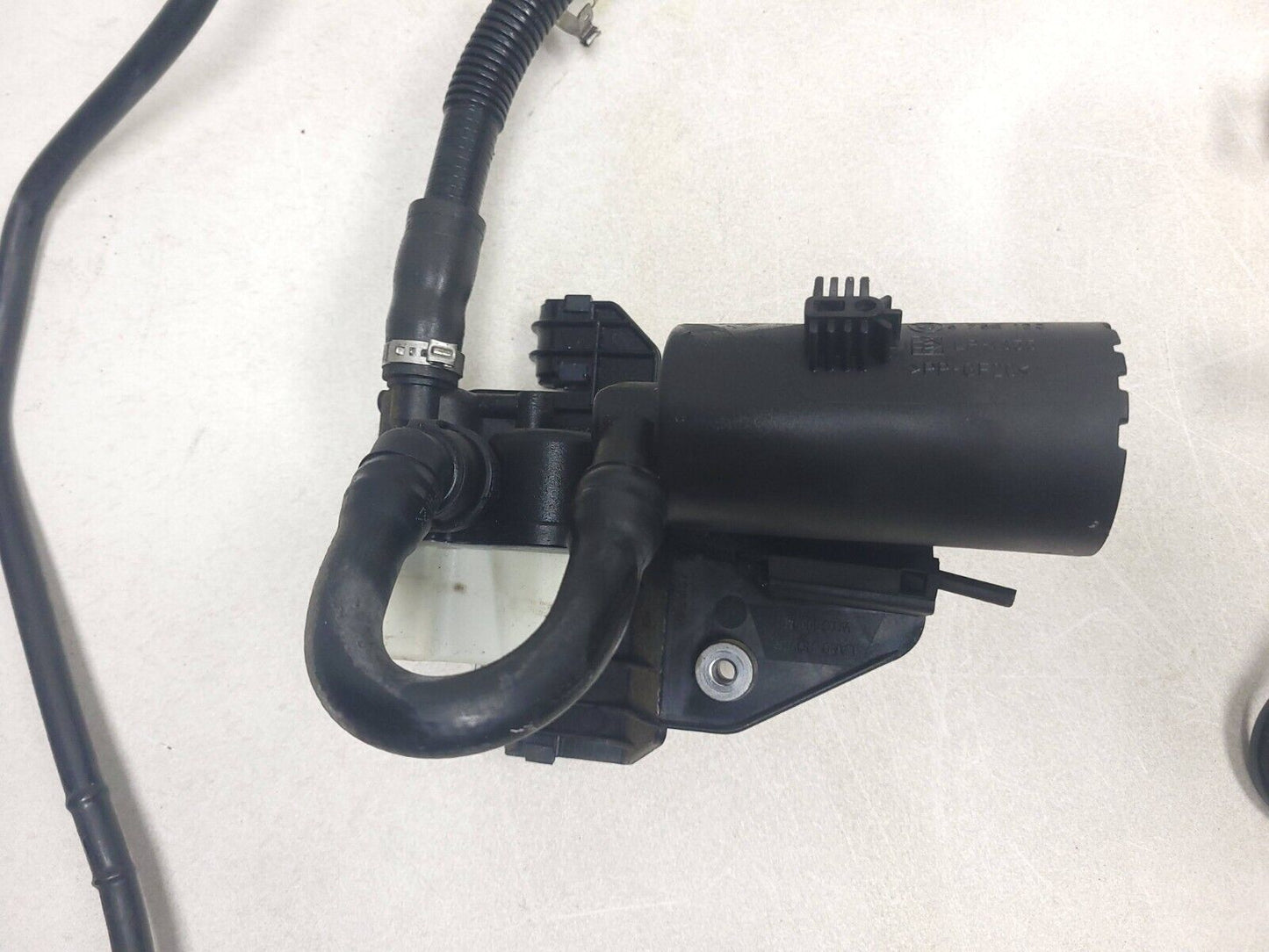 2006-2009 Range Rover Fuel Vapor Canister 4.2l OEM