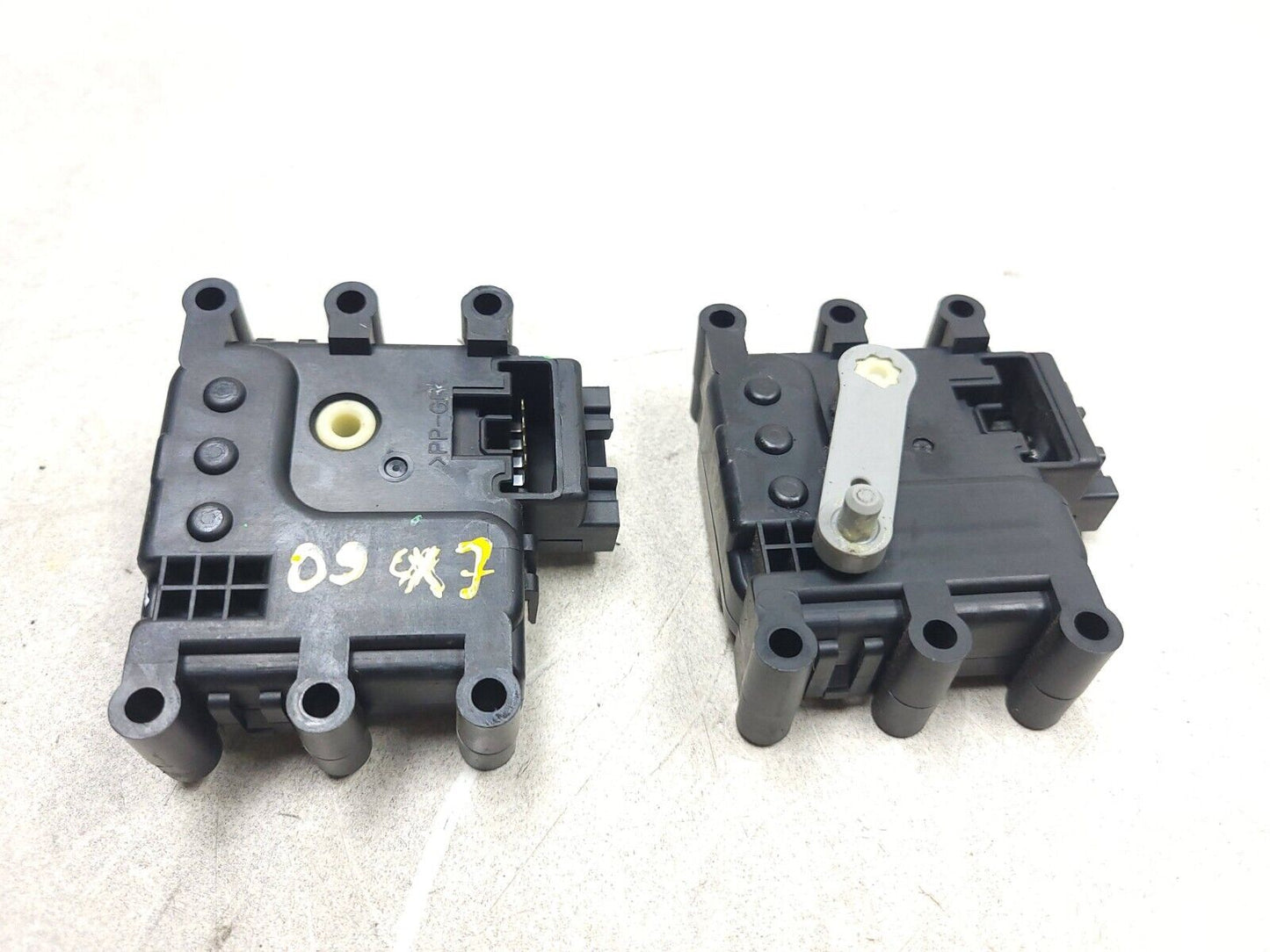 2007 - 2009 Mazda Cx-7 HVAC Flap Door Vent Actuator Motor 2pcs OEM