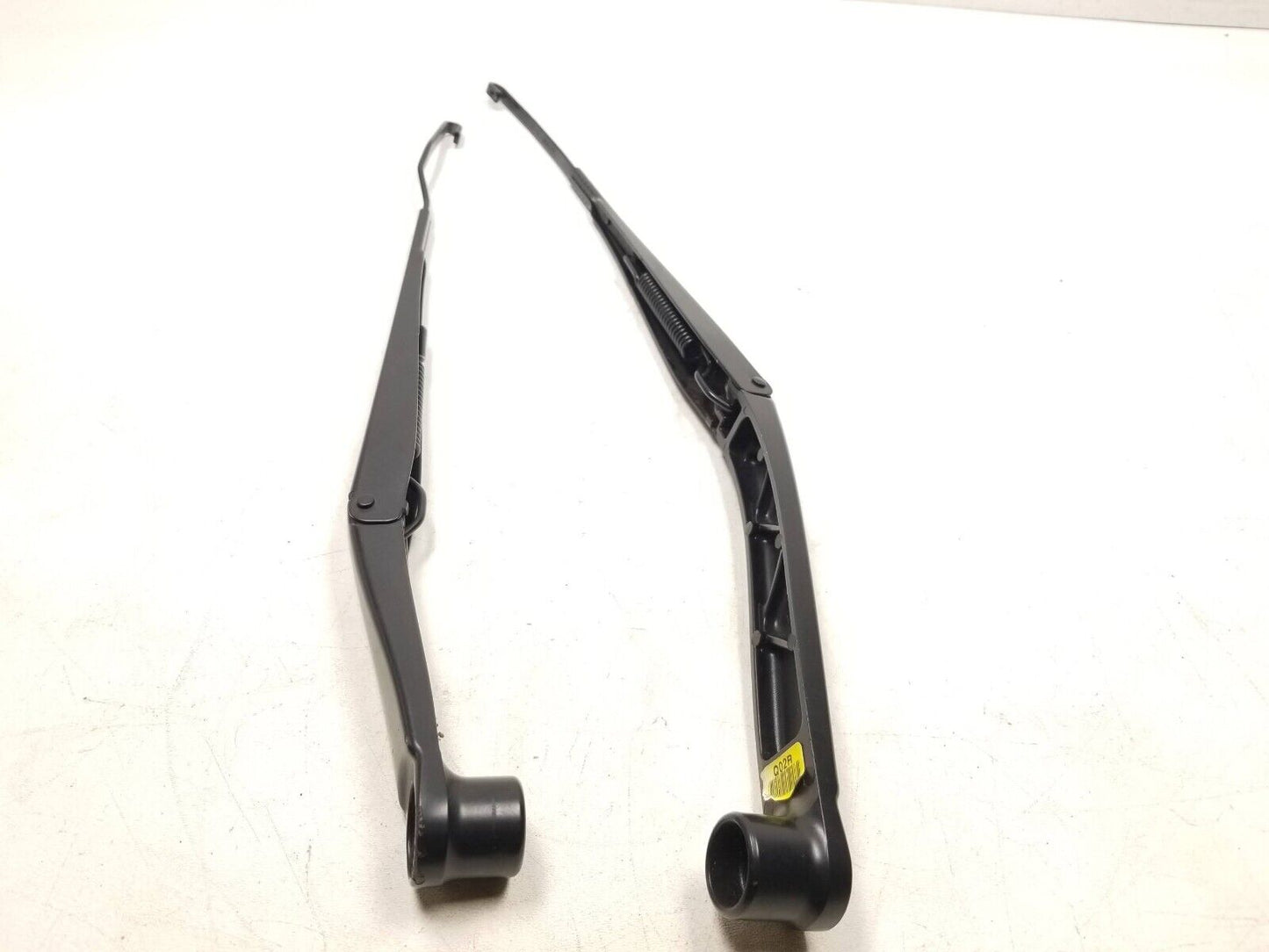 20 21 22 Hyundai Venue Windshield Wiper Arm Pair OEM