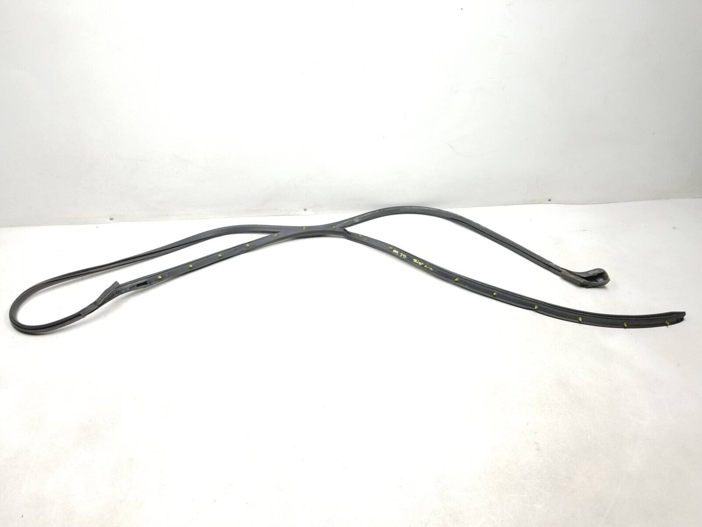 2005-2011 Cadillac STS Door Weatherstrip Seal Front Passenger Side Right OEM