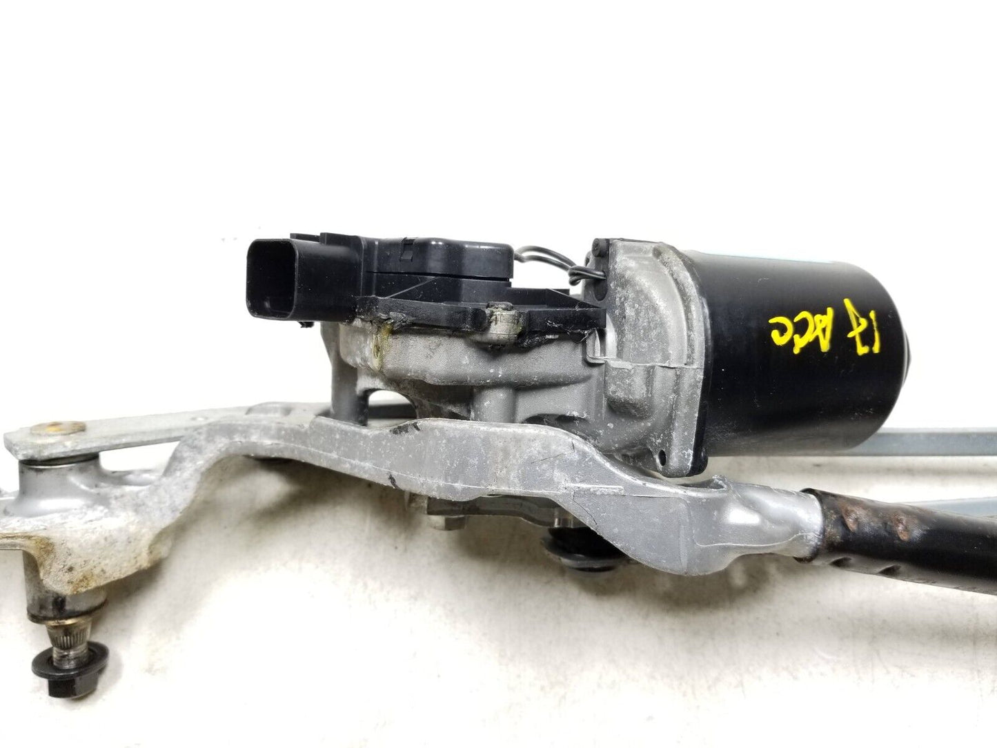 2012 - 2017 Hyundai Accent Windshield Wiper Motor & Linkage Transmission OEM