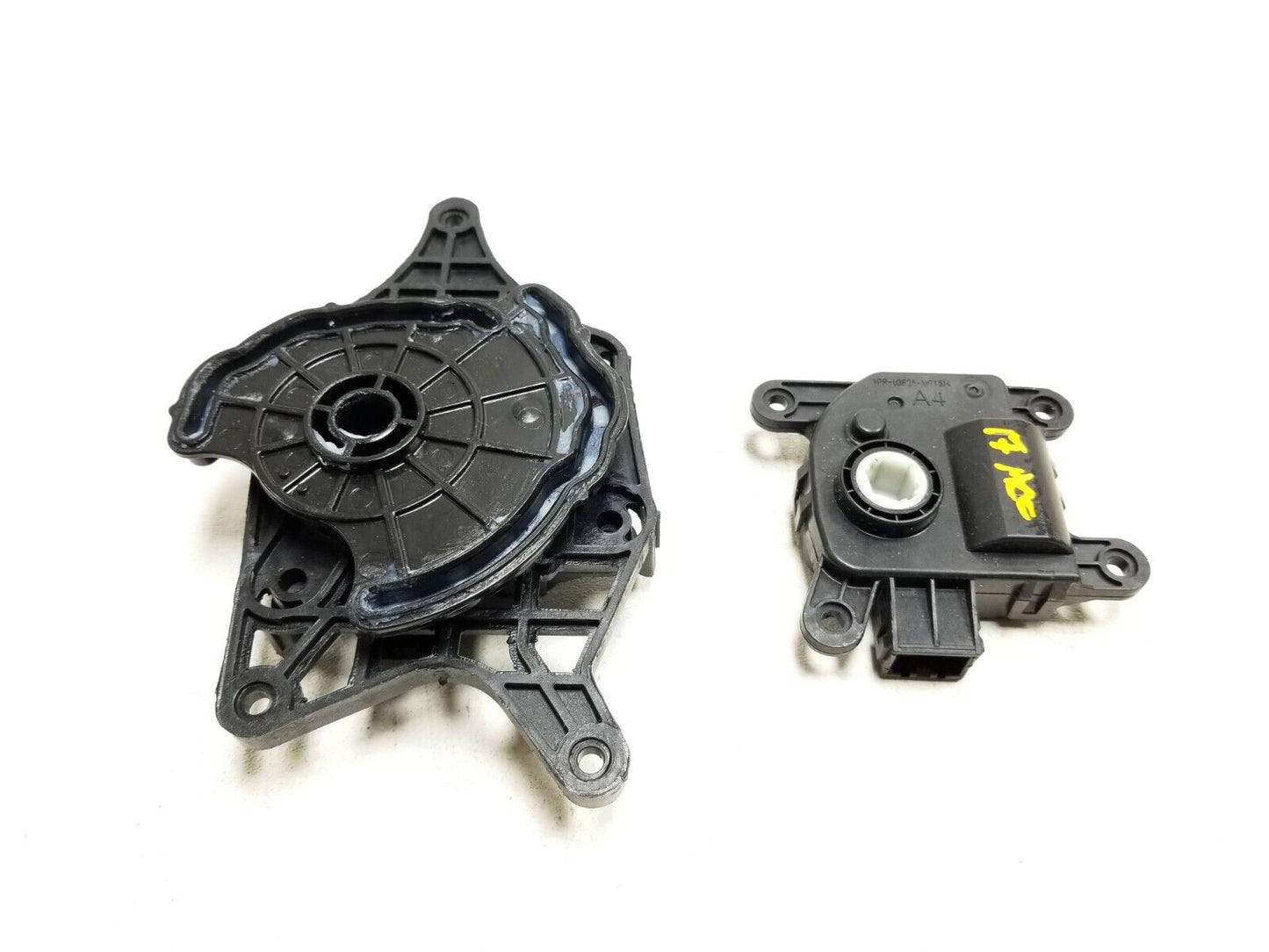 2012 - 2017 Hyundai Accent HVAC Vent Flap Servo Actuator Motor 2pcs OEM