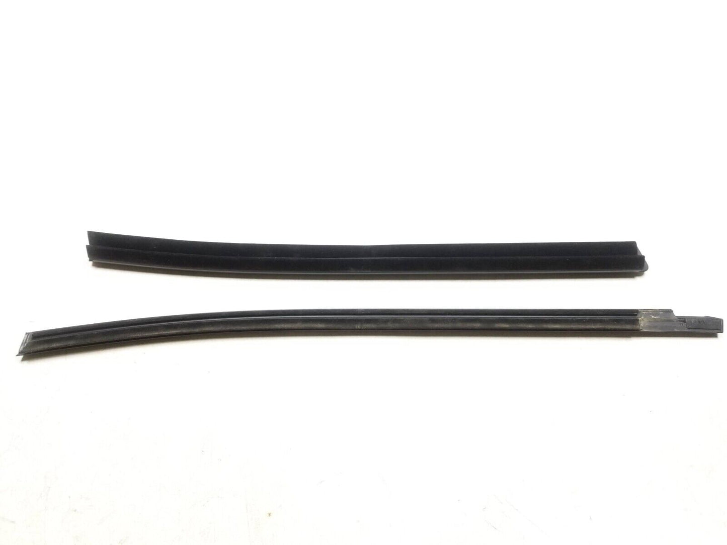 21-23 Chevrolet Trailblazer Door Window Frame Weatherstrip Rear Passeng Side OEM