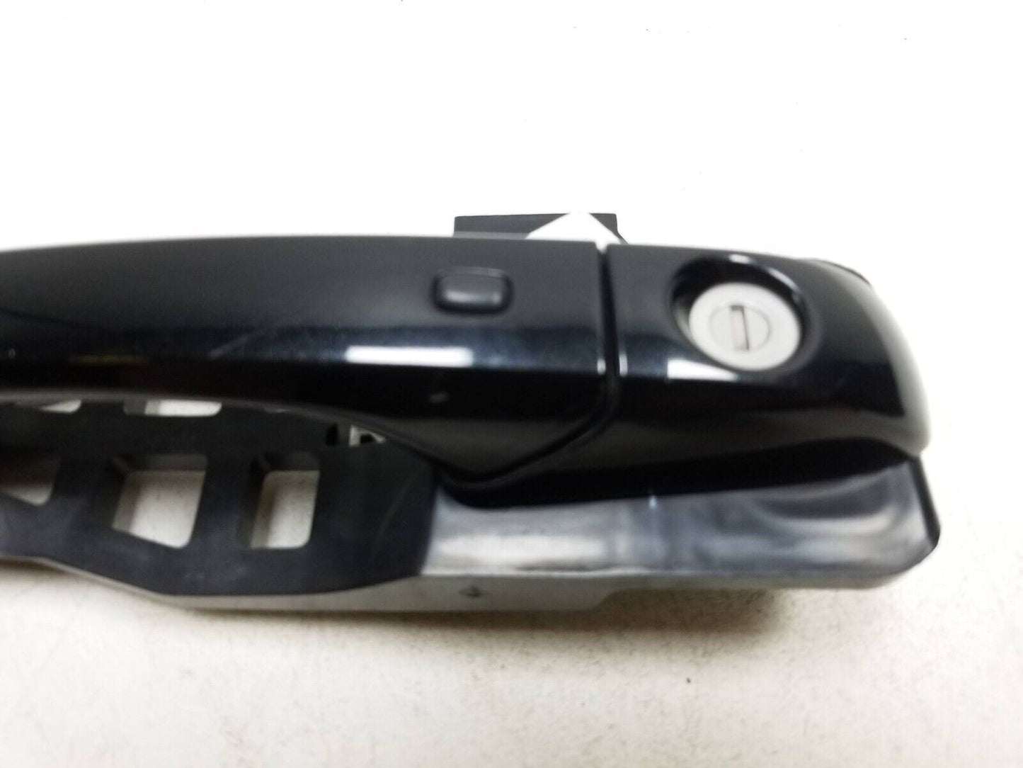 2016 - 2022 Dodge Durango Front Exterior Door Handle Driver Side Left W/ Key OEM