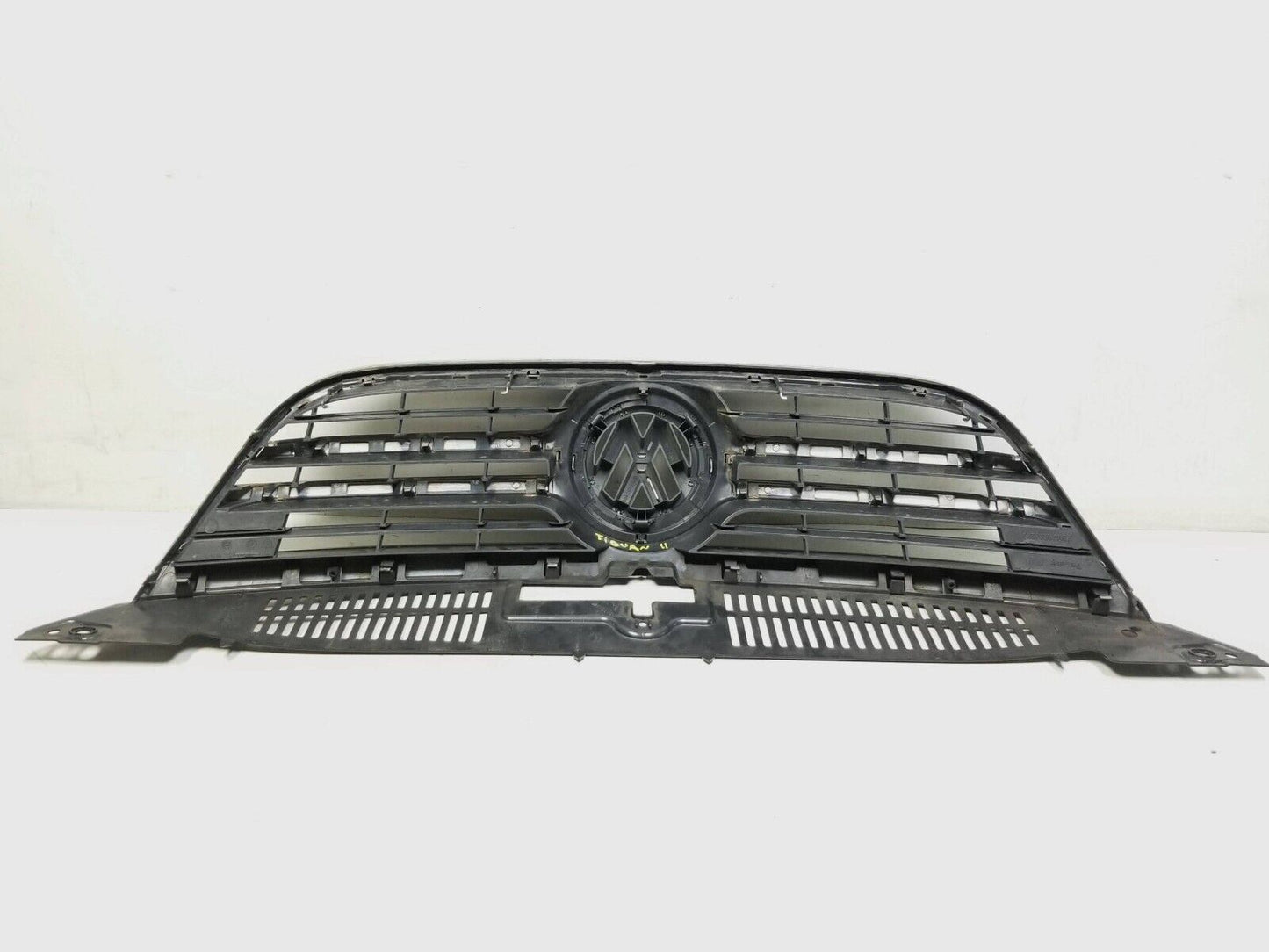 09 - 11 Volkswagen Tiguan Front Bumper Grille Upper OEM