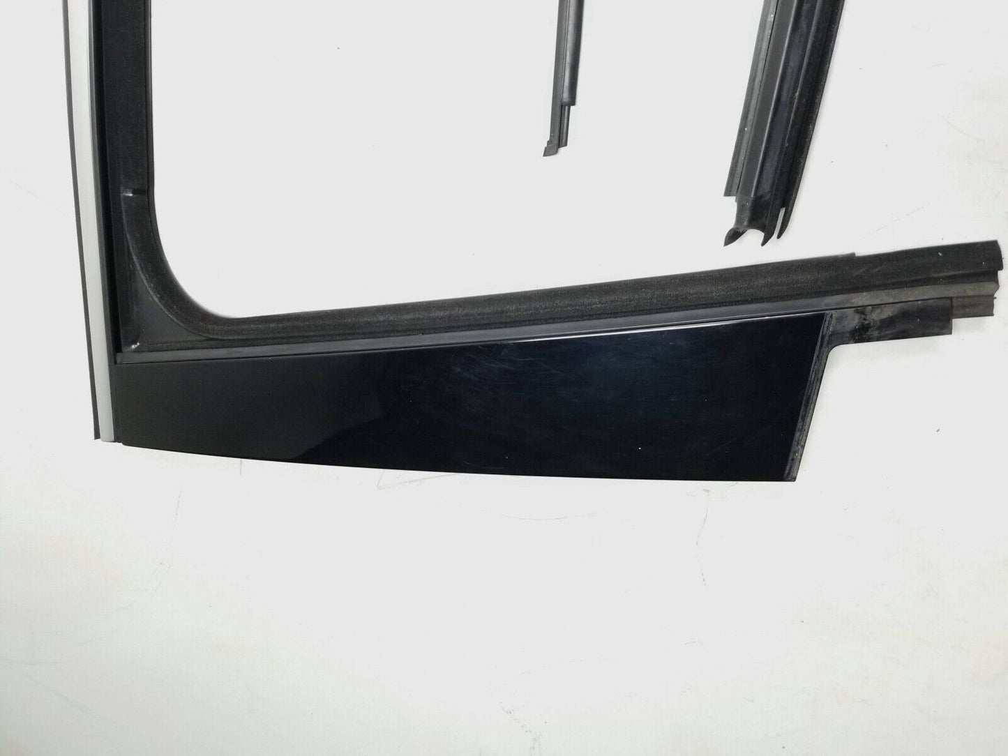 11-18 Porsche Cayenne Door Window Frame Molding Front Passenger Side Right OEM