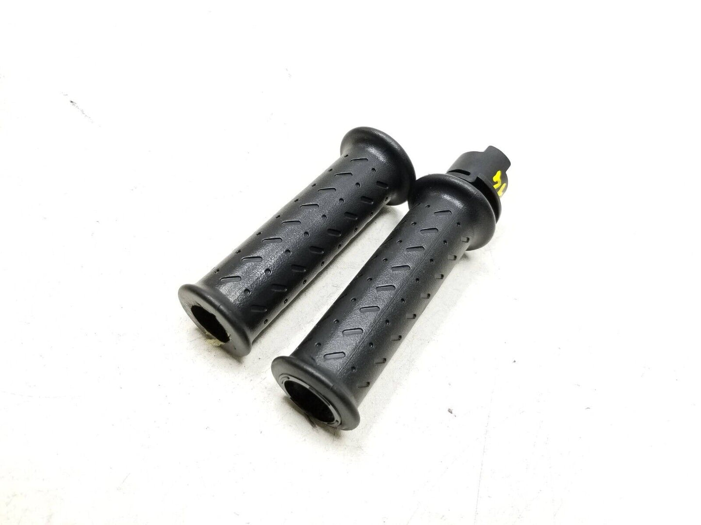 2024 Triumph Speed 400 Handlebar Grip Left & Right  OEM