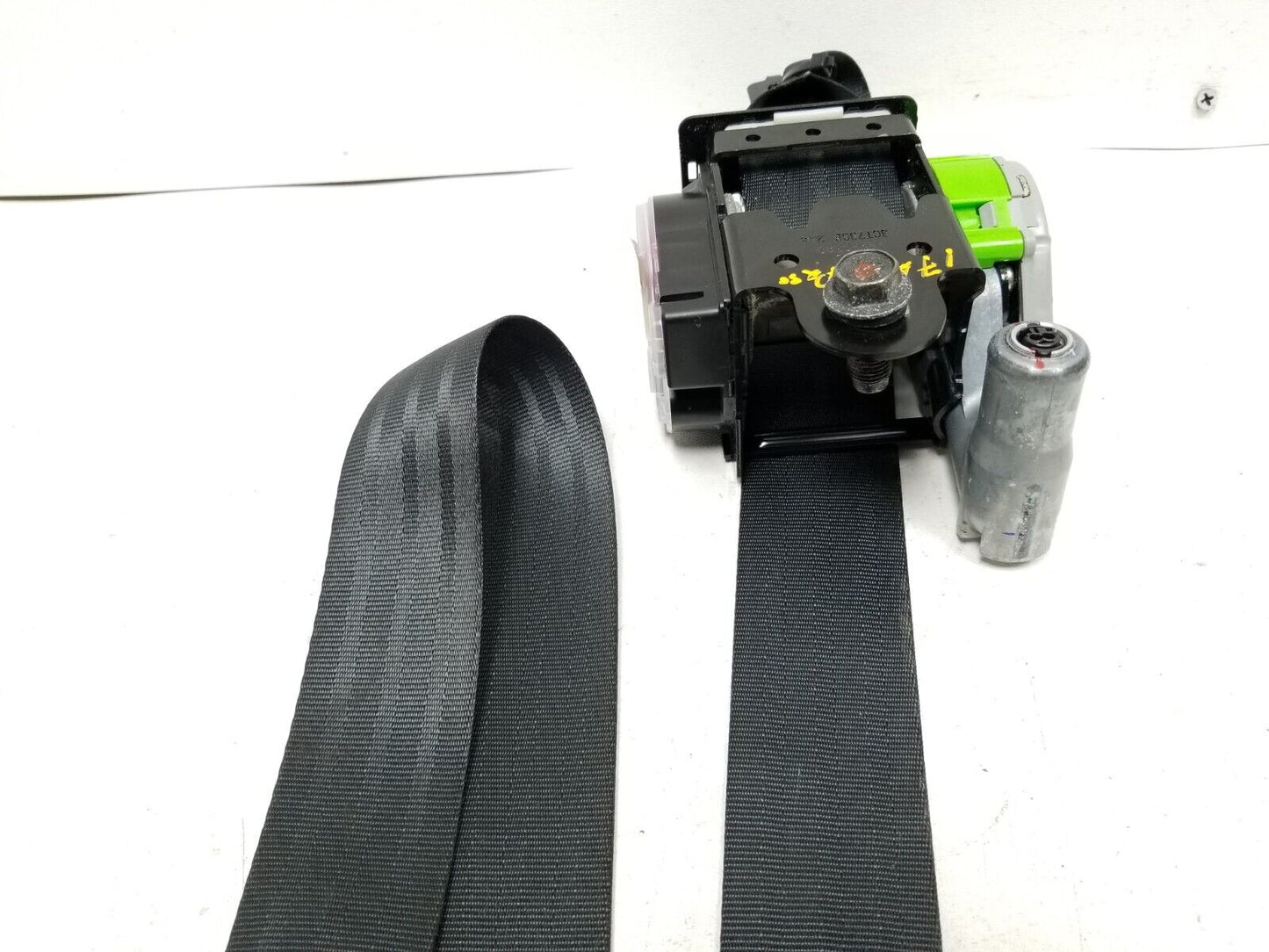 2012 - 2017 Hyundai Accent Seat Belt Retractor Front Passenger Side Right OEM