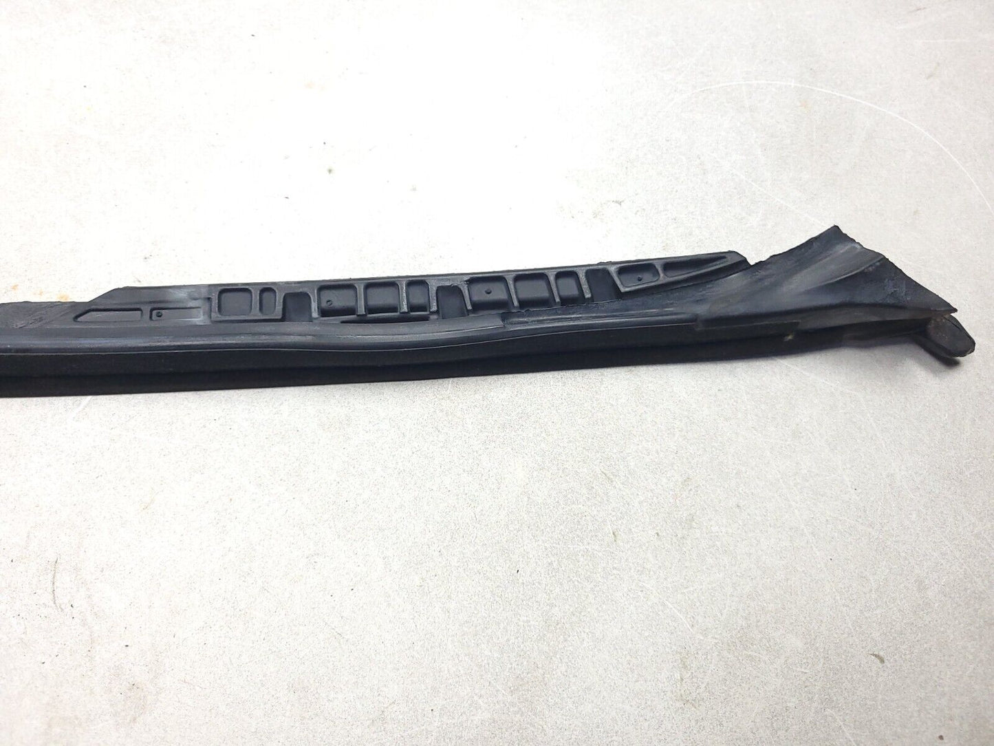 2006-2009 Range Rover Front Door Molding & Weatherstrip Seal Passenger Right OEM