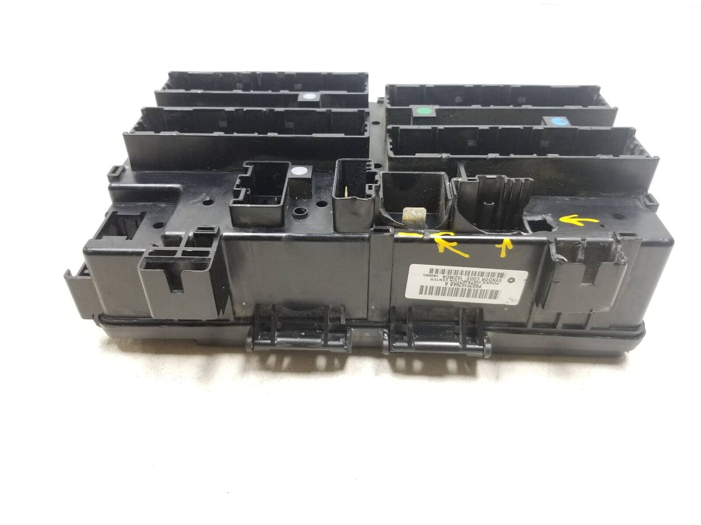 16 - 22 Dodge Durango Fuse Box 68251629ab OEM