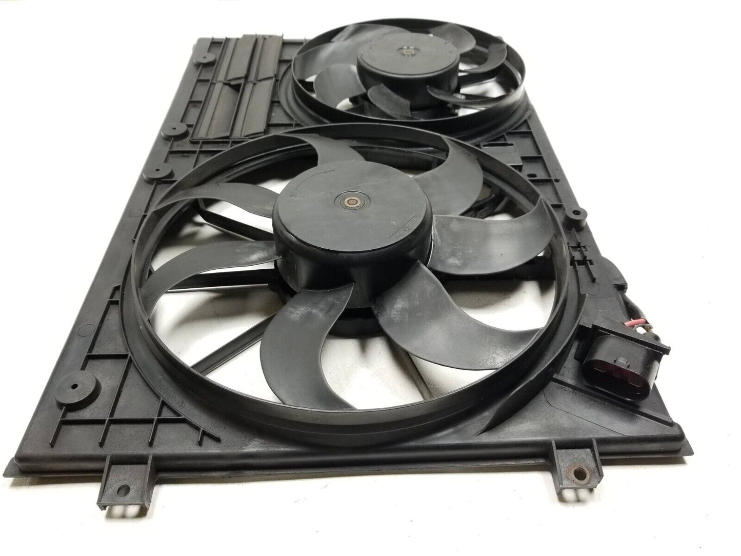 2009 - 2018 Volkswagen Tiguan Radiator Cooling Fan W/ Shroud 2.0l OEM