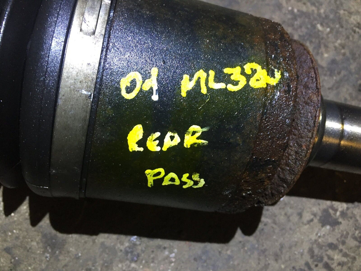 98 99 00 01 02 03 Mercedes Ml320 W163 Axle Shaft Rear Right Pass Side OEM D34