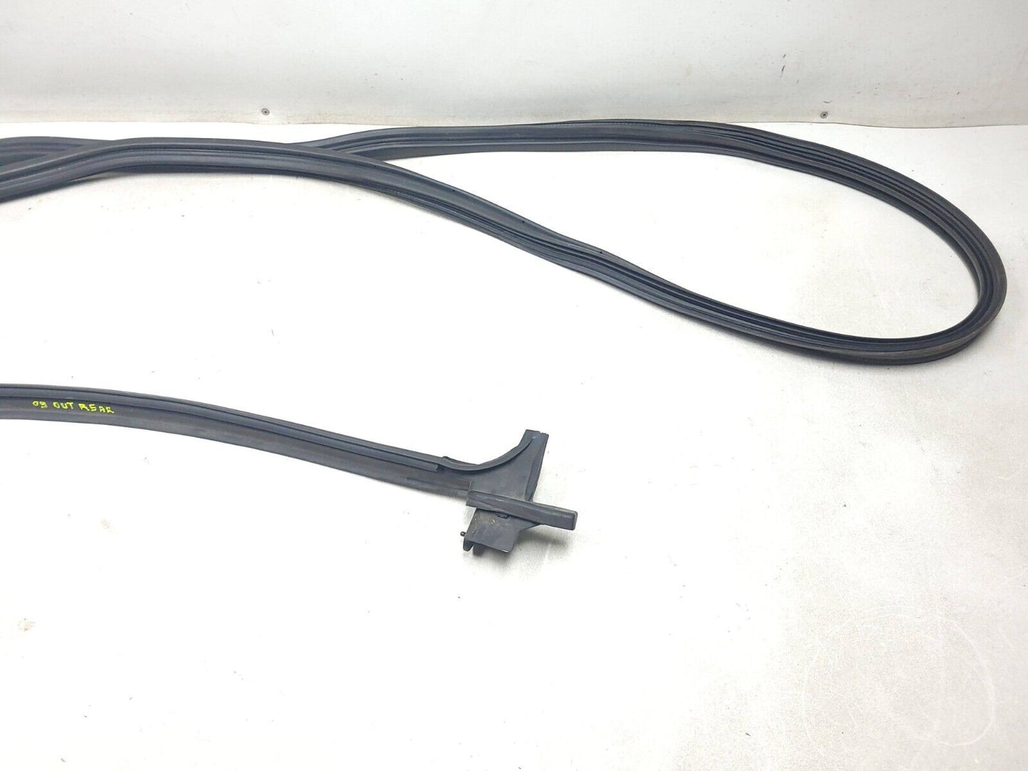 2007-2013 Mitsubishi Outlander Rear Tailgate Trunk Wheatherstrip Seal OEM