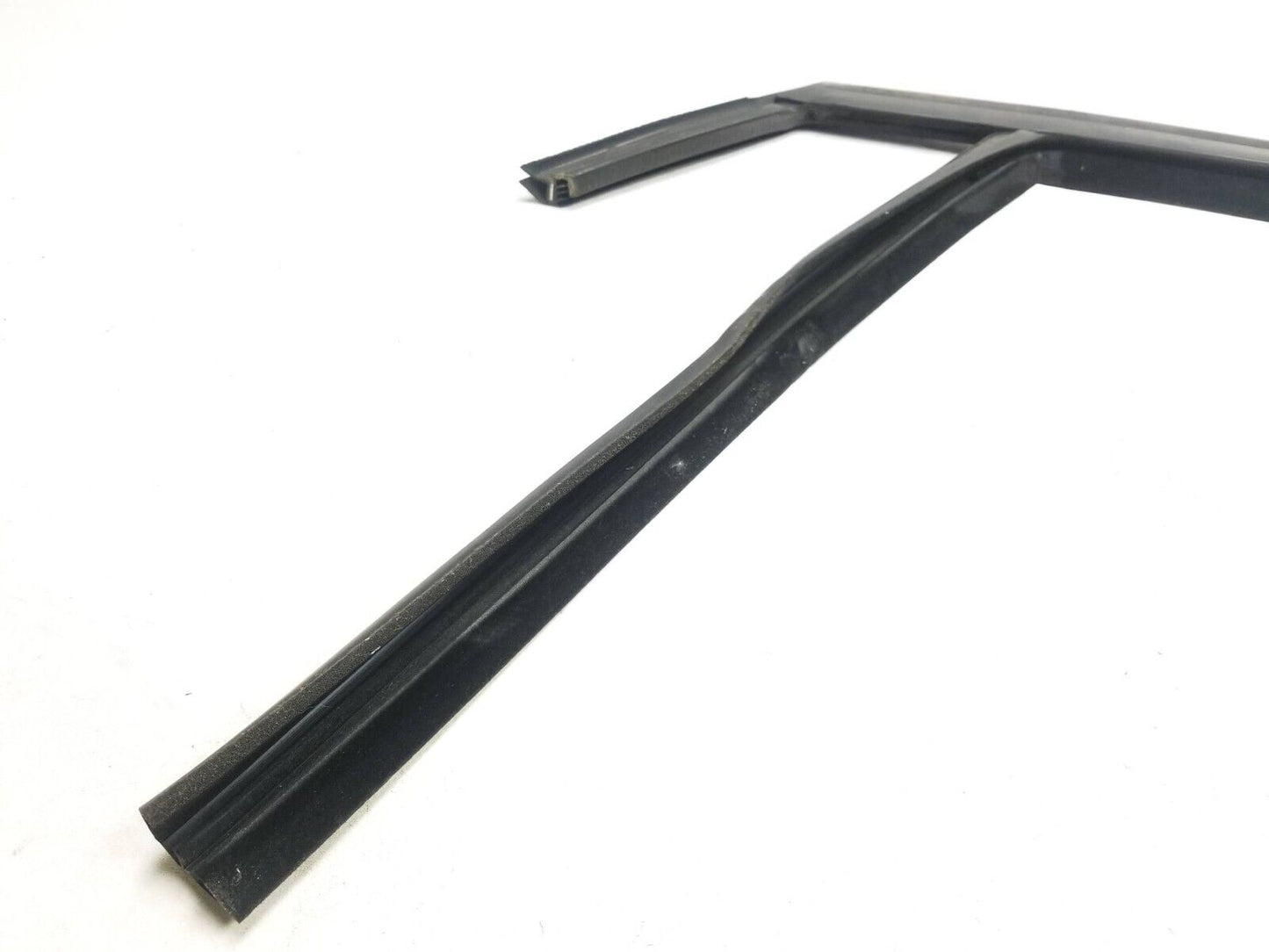 12 - 14 Ford Focus Door Window Wheatherstrip Seal Front Left Driver Side OEM