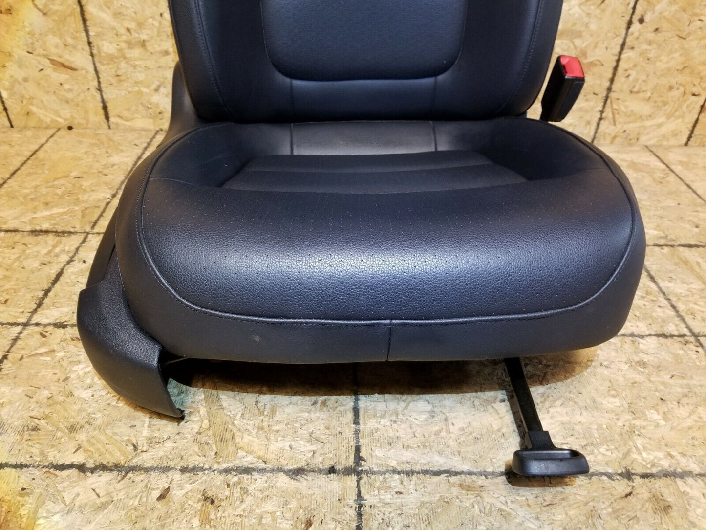 15 16 17 18 VW Jetta Front Seat Right Passenger Black OEM 30k