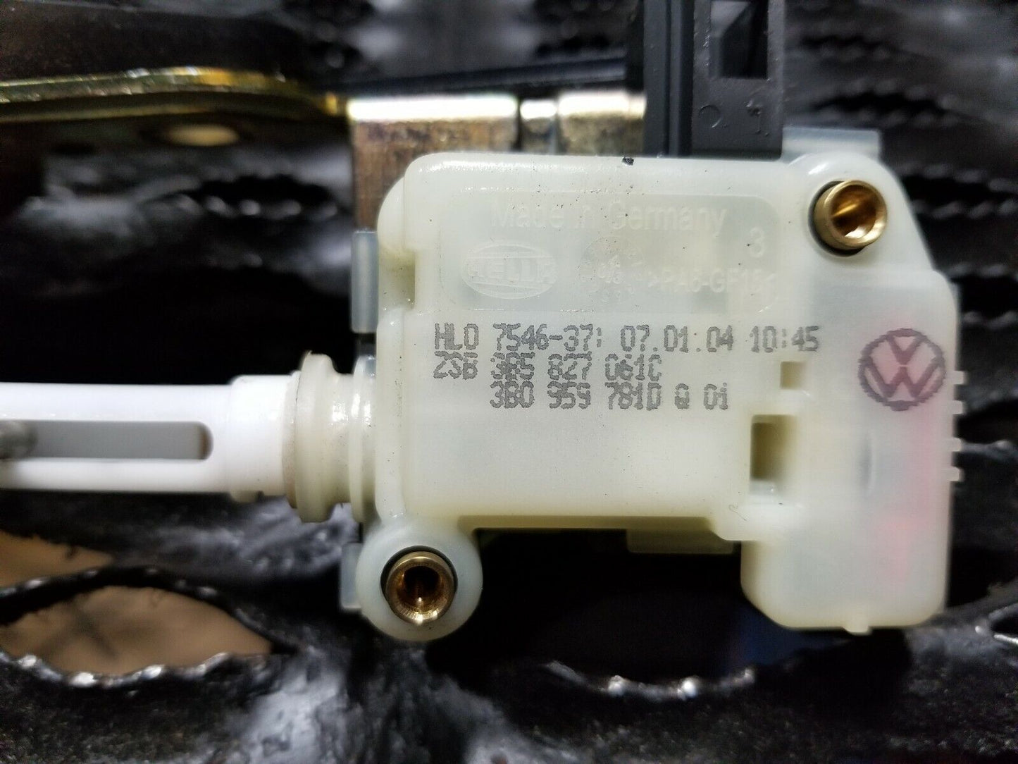 00 01 02 03 04 05 VW Passat License Plate Light Lock Release Switch Panel OEM