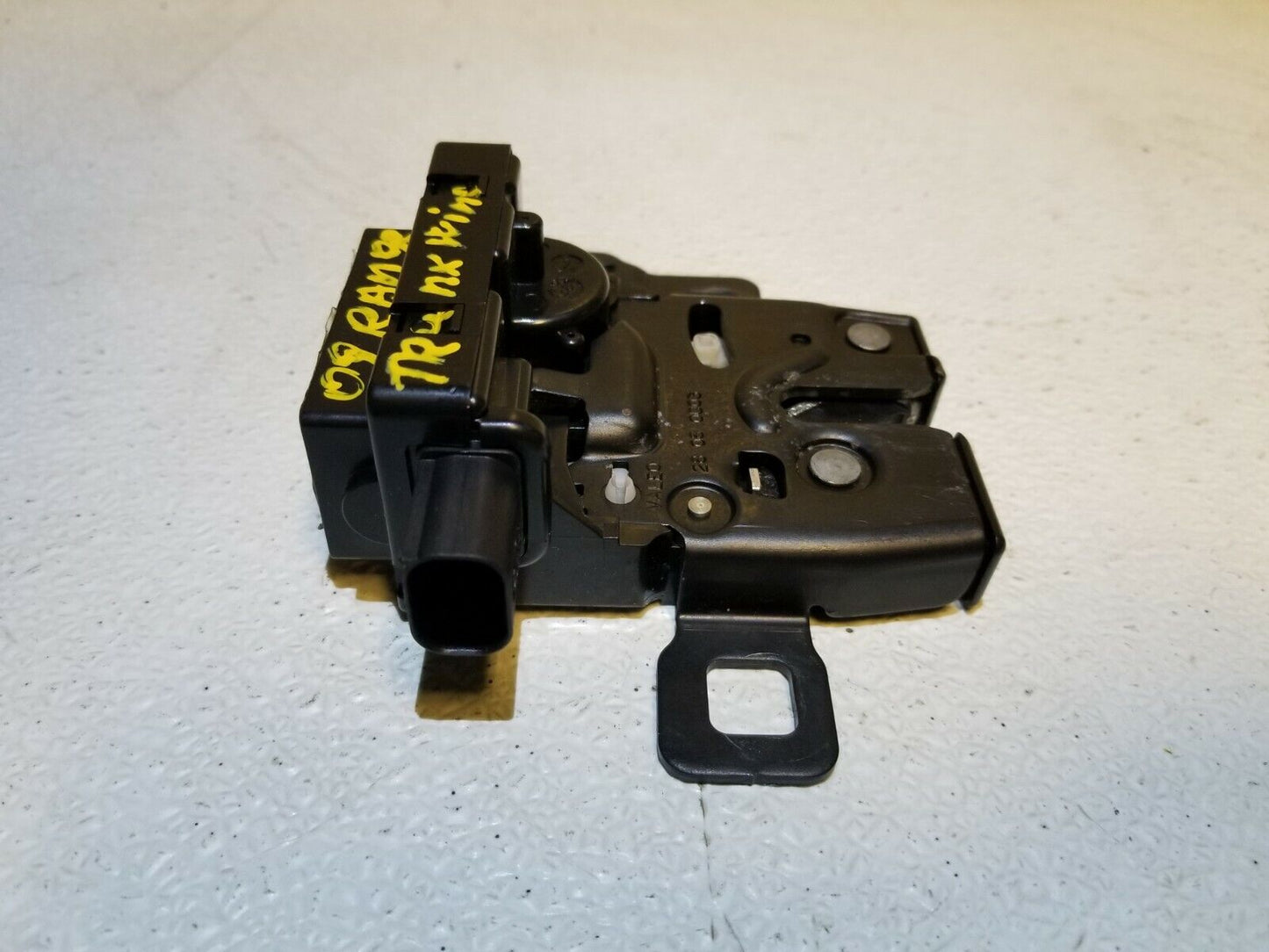 06 07 08 09 Range Rover Sport Trunk Window Lock Latch Actuator OEM