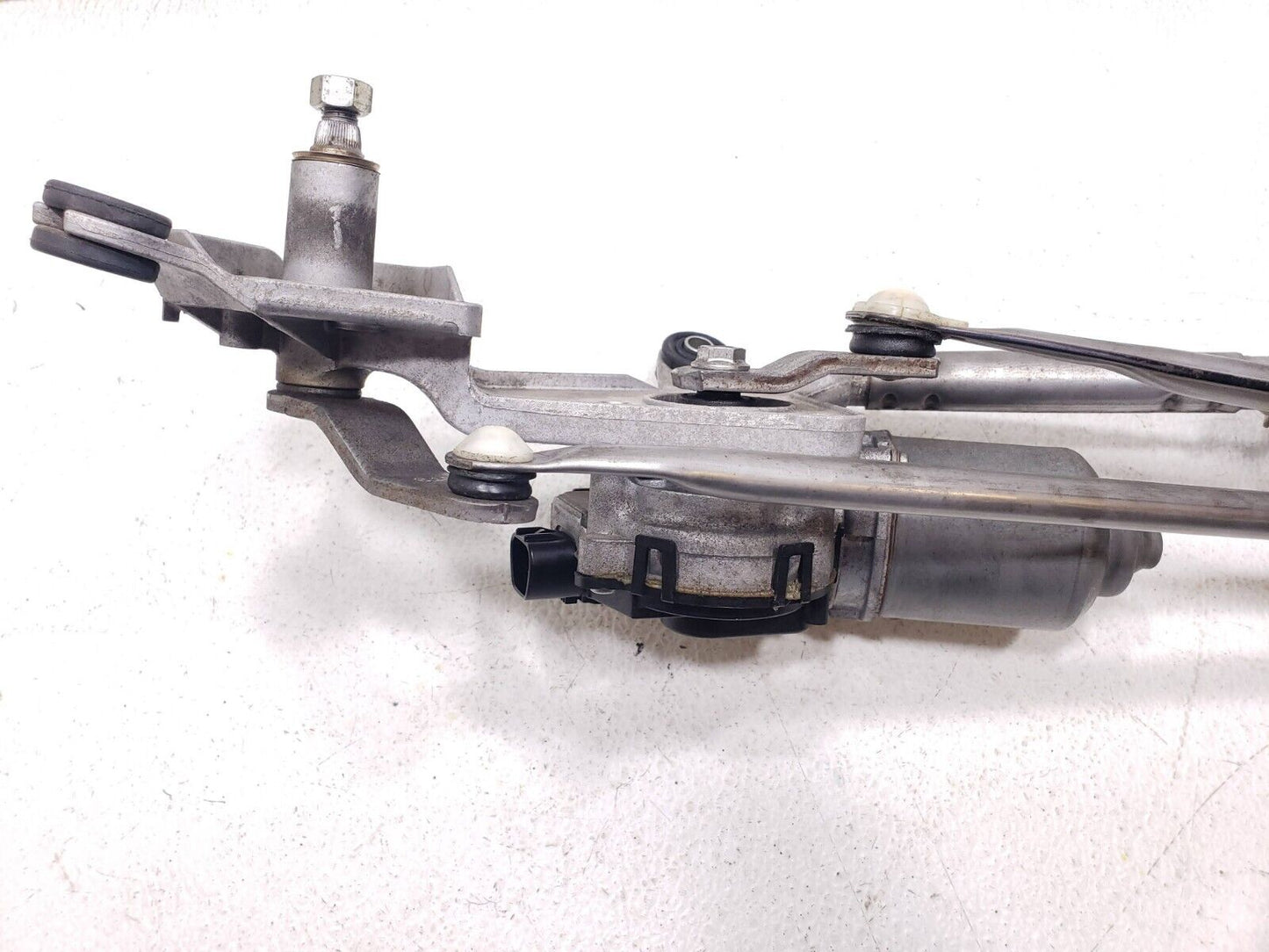 07 - 13 Suzuki Sx4 Hatchback Windshield Wiper Motor & Transmission OEM