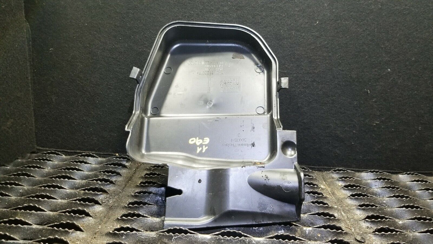 09 10 11 12 BMW 328xi E90  Front Driver Side Filter Duct Housing Cover OEM