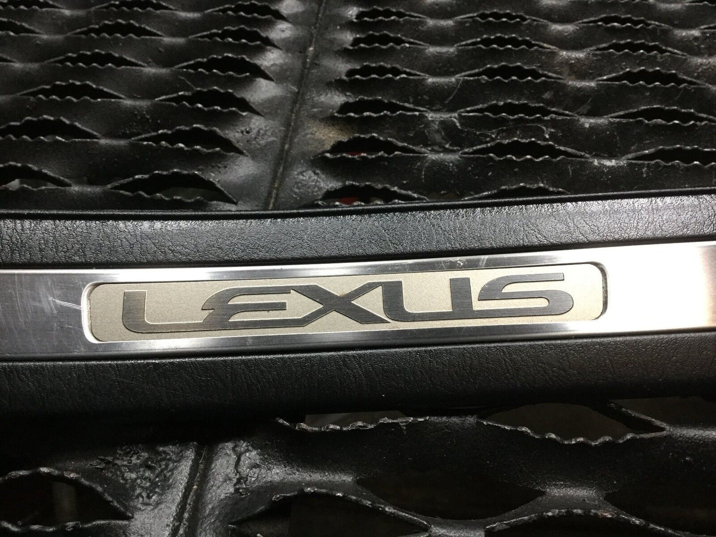 01 02 03 04 05 Lexus GS300 Rear Right Door Sill Scuff Plate Moulding Trim OEM