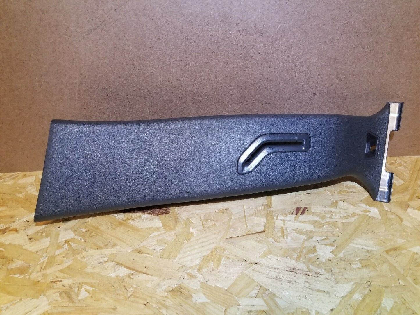 05 06 07 Volvo S40 Left Driver Side Center Upper B Pillar Trim Panel OEM