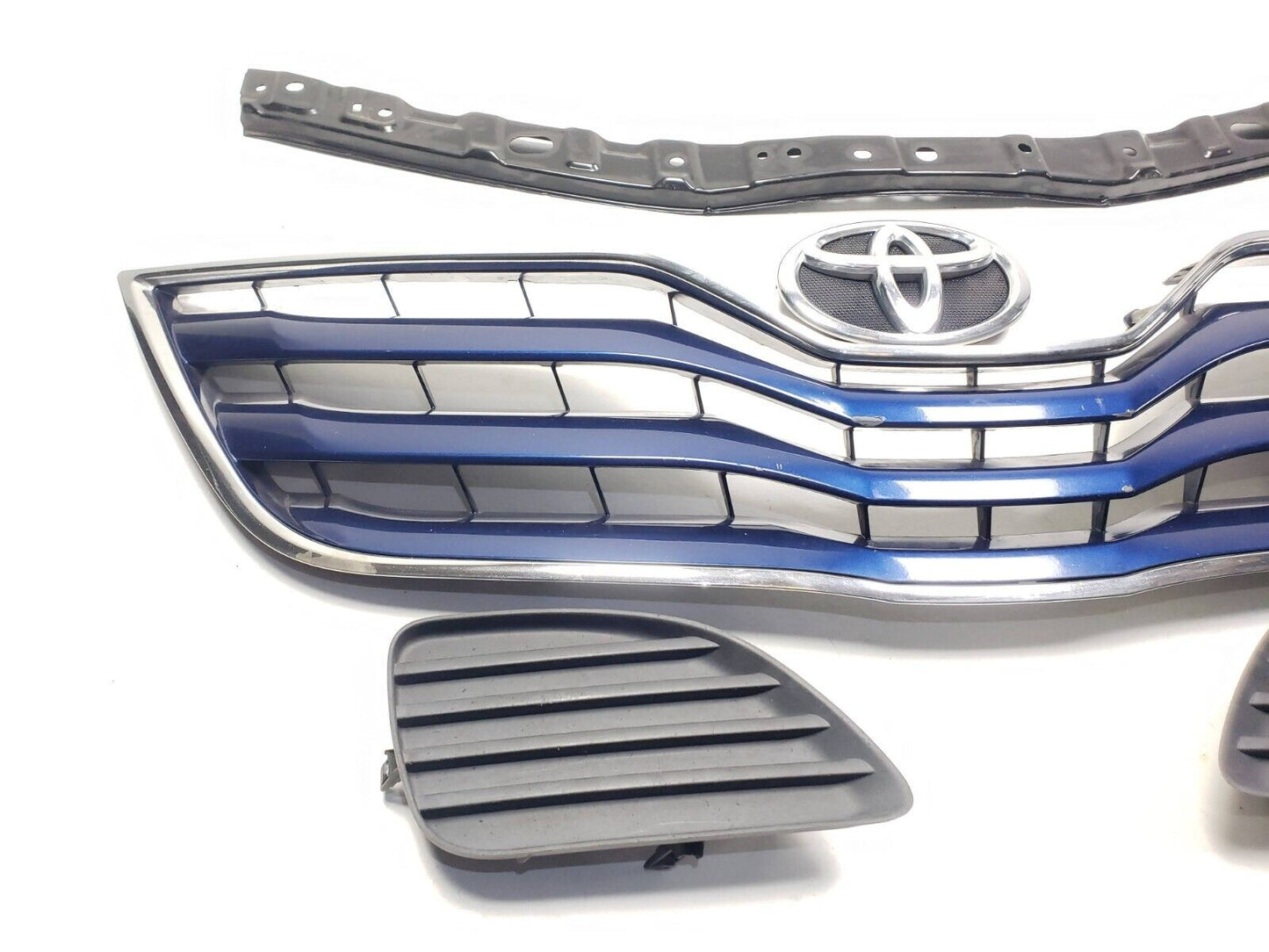 2010 2011 Toyota Camry Front Bumper Grille 4pcs  OEM