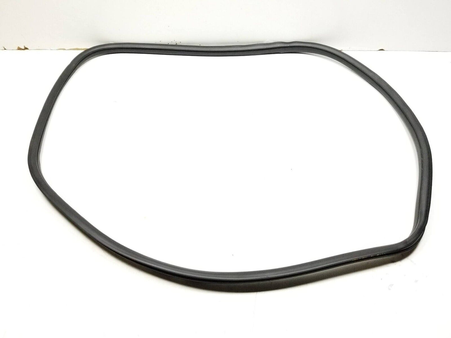2013 - 2018 Cadillac Ats Front Door Weather Strip Seal Passenger Side Right OEM