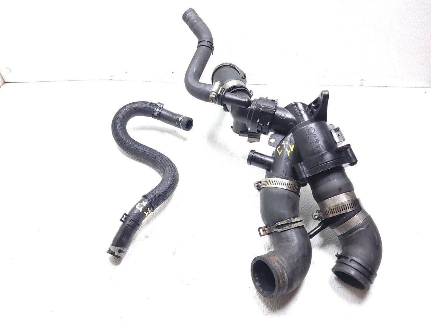 10 11 12 13 Jaguar XJ Radiator Coolant Hose Pipe W/ Thermostat 5.0l OEM