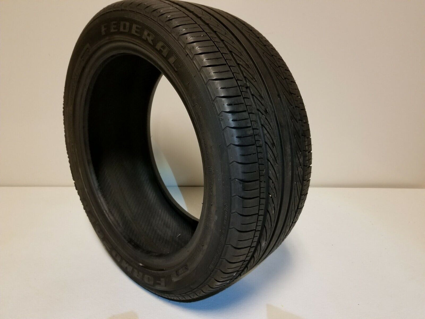 Federal Formoza Fd2 235/45 R17 Tire 8.8/32"