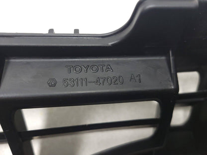 10 11 Toyota Prius Front Bumper Center Radiator Grille 53111-47020 OEM