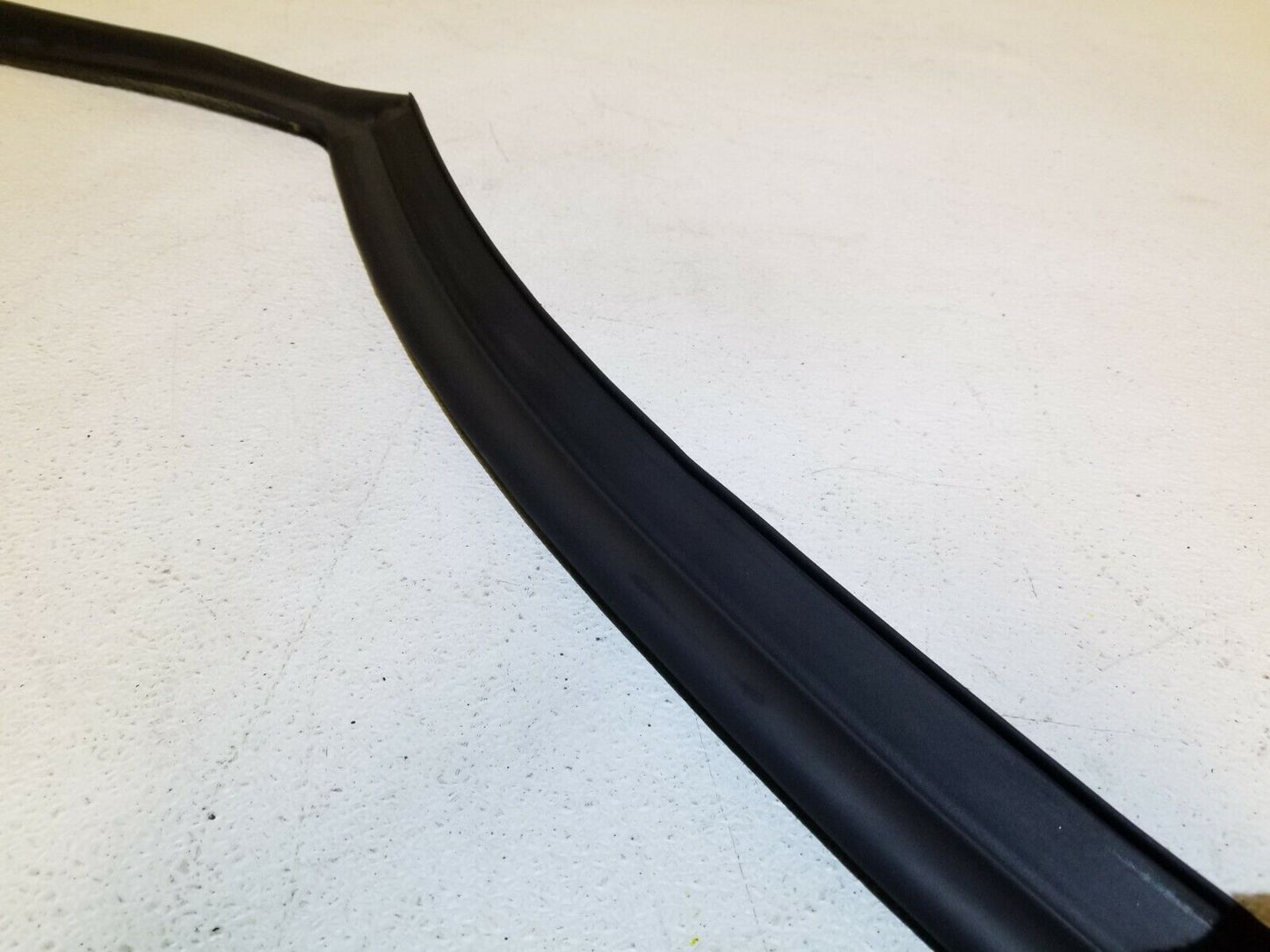 06 07 08 09 Range Rover Sport Rear Right Pass Side Door Weatherstrip Seal OEM