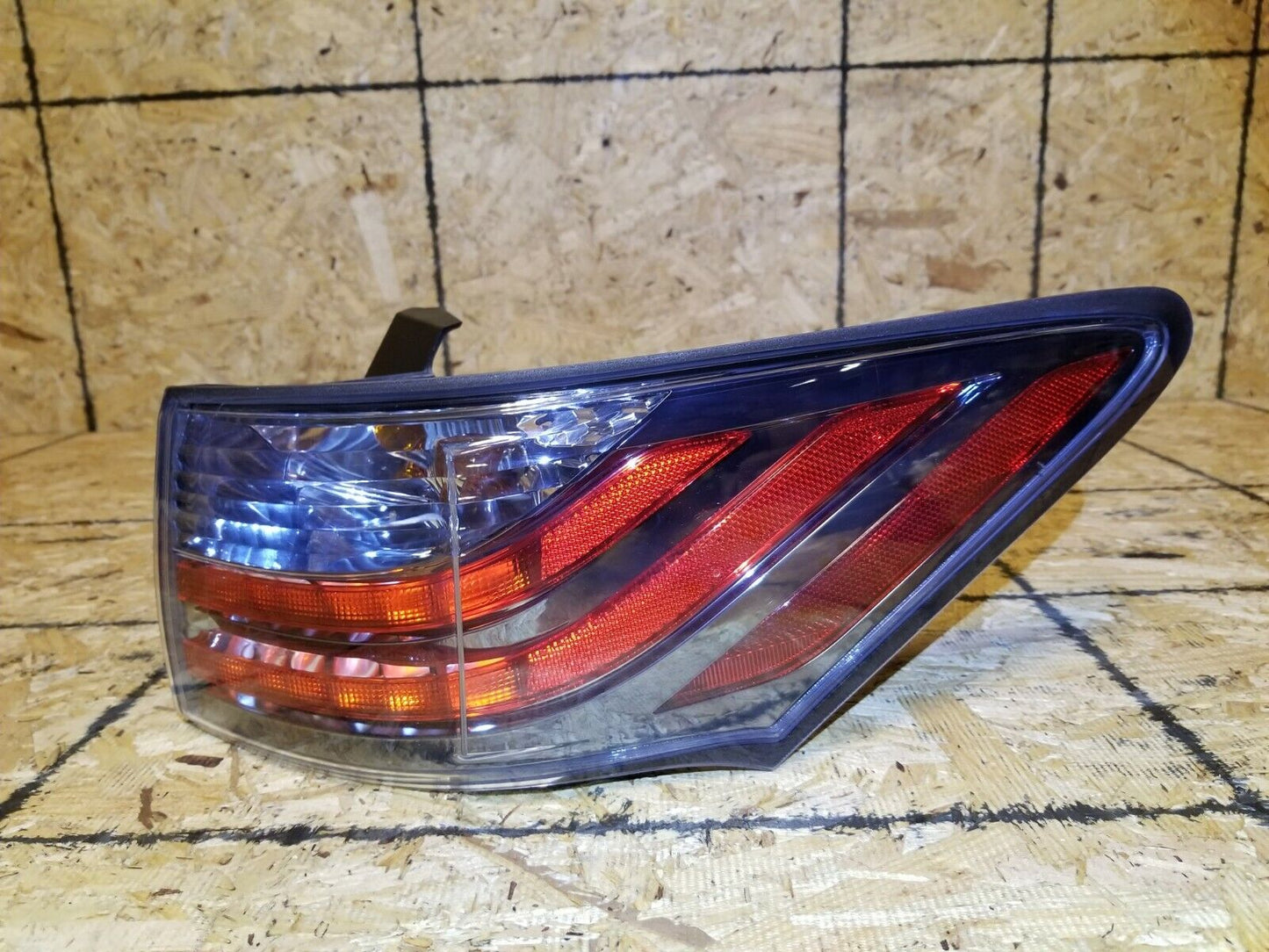 11 12 13 14 15 Lexus CT200h Right Passenger Tail Light OEM