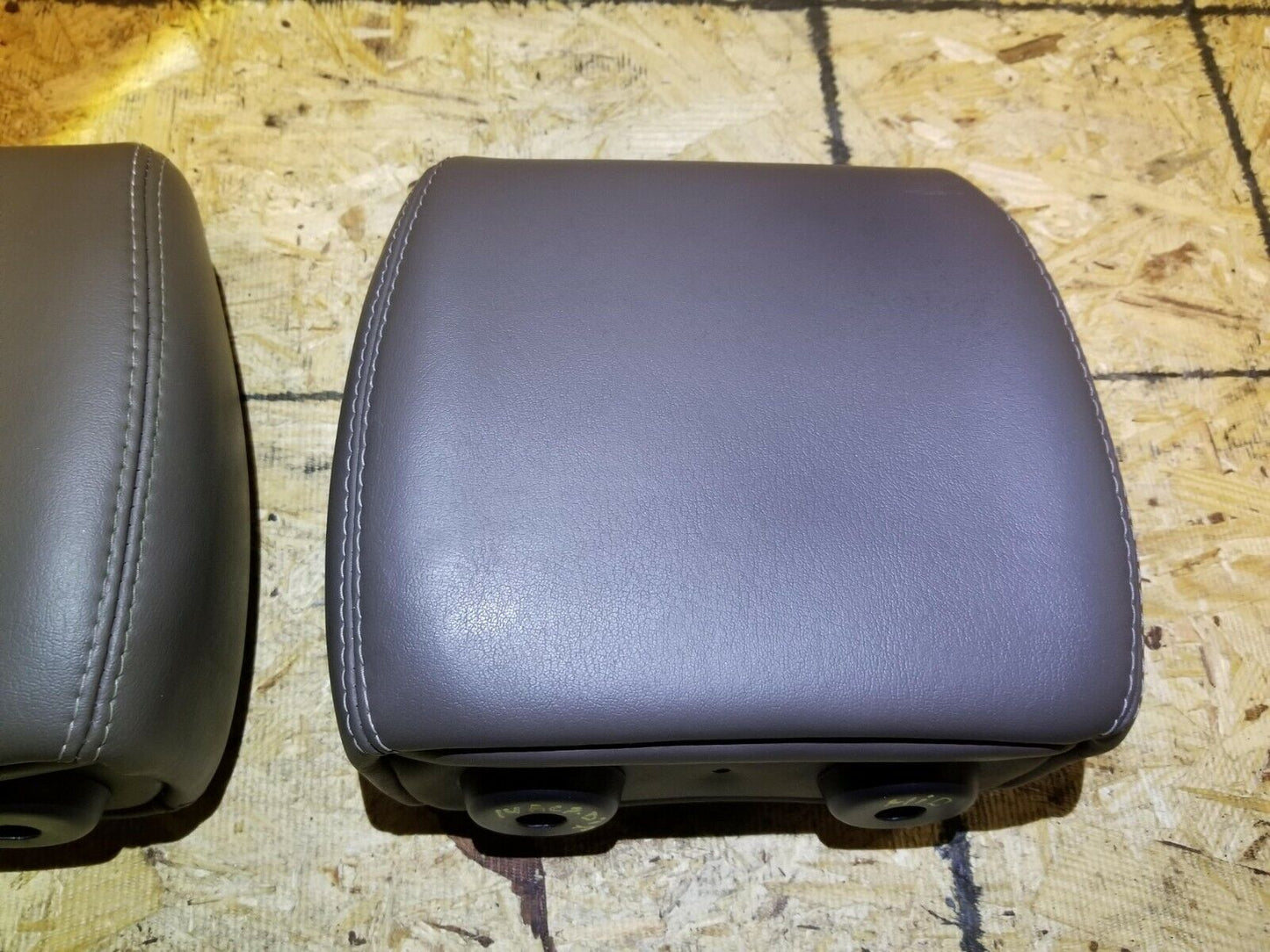 13 14 15 GMC Acadia Rear Left Or Right Second 2nd Row Seat Headrest (pair) OEM