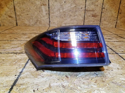 11 12 13 14 15 Lexus CT200h Left Driver Tail Light OEM